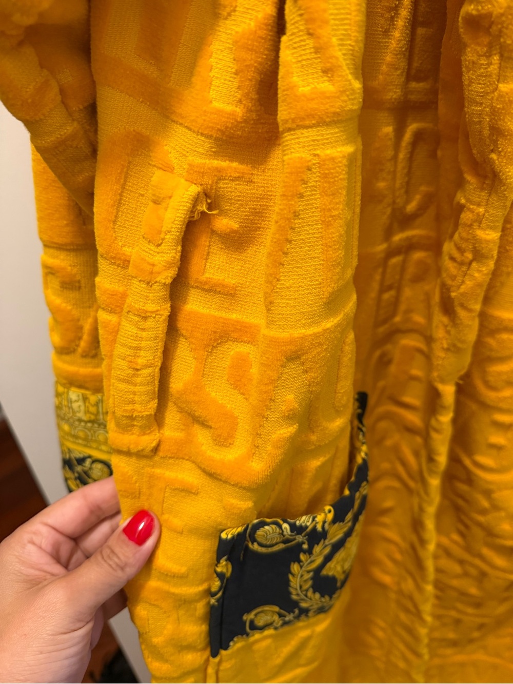 Versace Robe Size XL - Picture 8 of 13